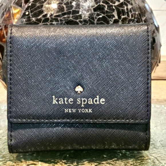kate spade Handbags - Kate Spade New York Cobble Hill Tavy Wallet